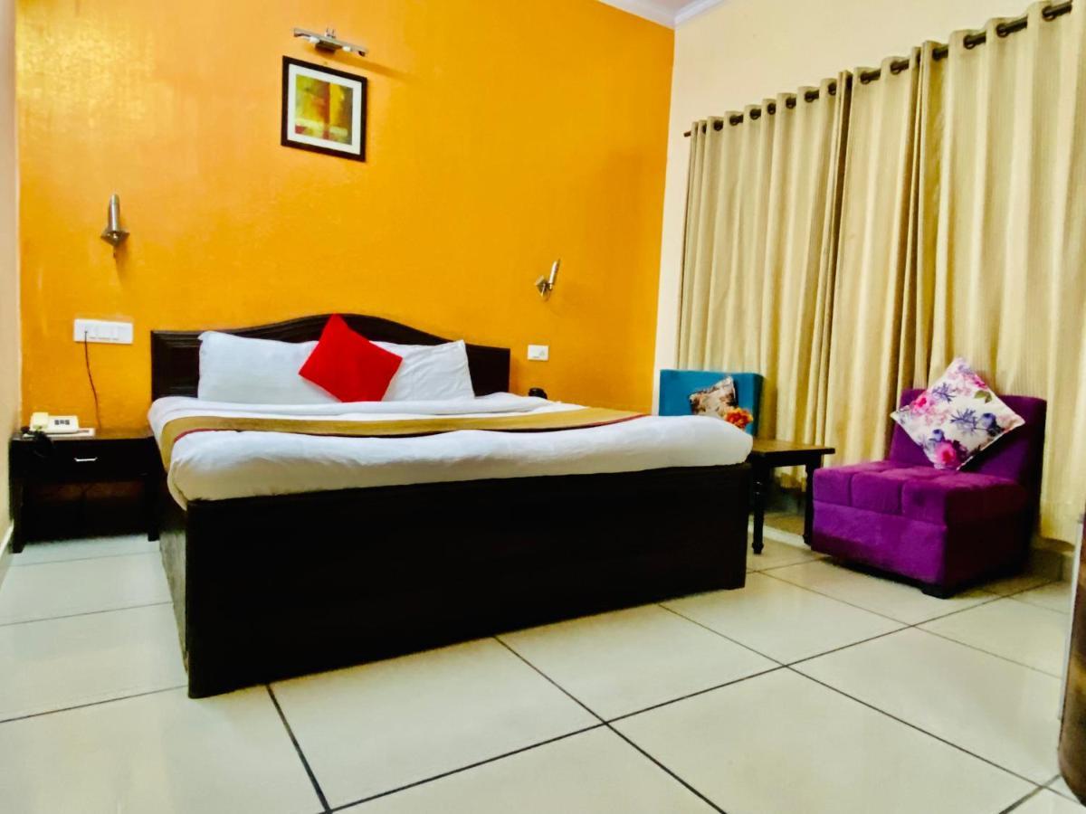 Hotel Aachman Regency Simlá Kültér fotó