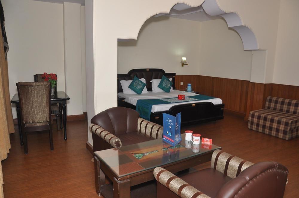 Hotel Aachman Regency Simlá Kültér fotó
